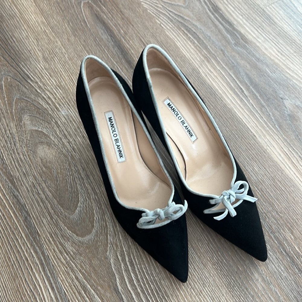 New manolo blahnik black suede ribbon detail 3” pumps - Picture 4 of 6